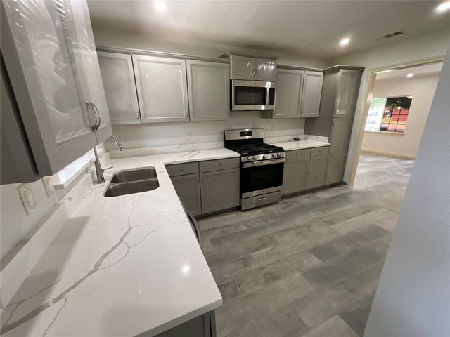 1804 S 5th Street, Garland, TX 75040