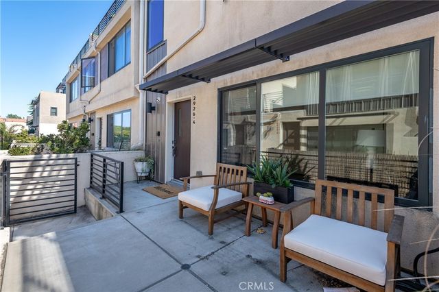 2926 Rowena Avenue 4, Los Angeles, CA 90039