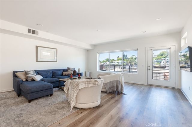 2926 Rowena Avenue 4, Los Angeles, CA 90039