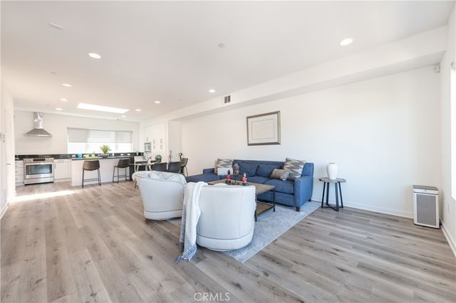 2926 Rowena Avenue 4, Los Angeles, CA 90039