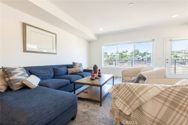 2926 Rowena Avenue 4, Los Angeles, CA 90039