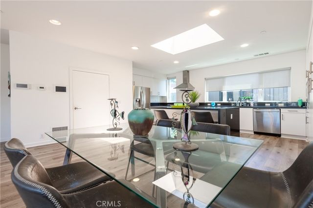 2926 Rowena Avenue 4, Los Angeles, CA 90039