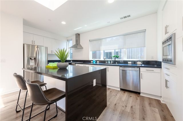 2926 Rowena Avenue 4, Los Angeles, CA 90039