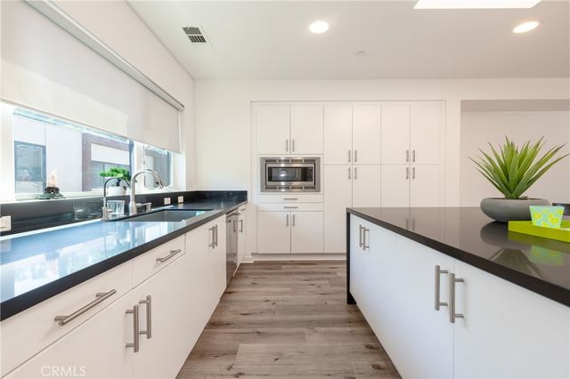 2926 Rowena Avenue 4, Los Angeles, CA 90039