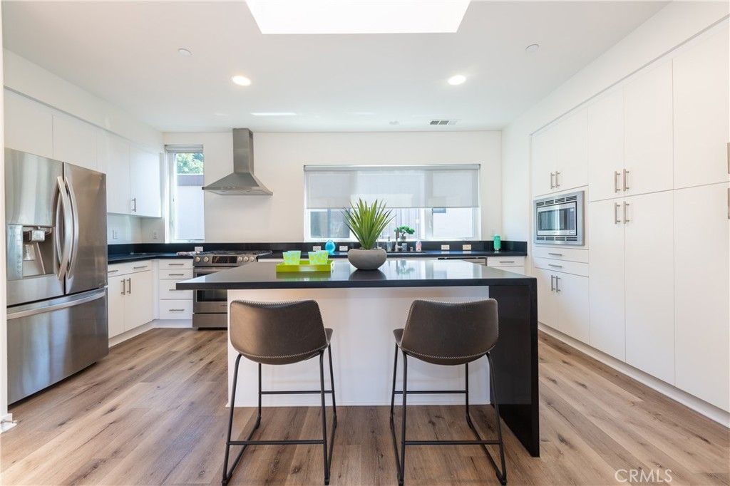 2926 Rowena Avenue 4, Los Angeles, CA 90039