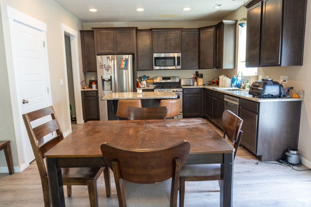 Image 5 of property listing at 935 W LOTUS BROOK DR, South Salt Lake, UT 84119