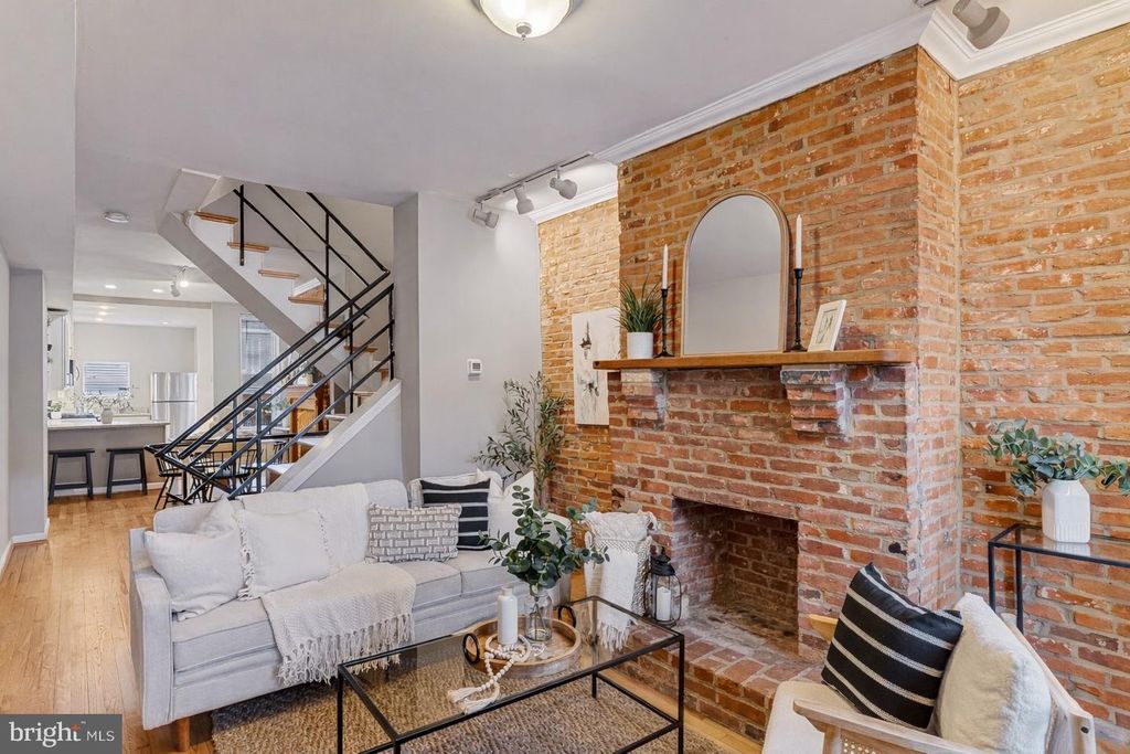 1628 S CHARLES ST, Baltimore, MD 21230