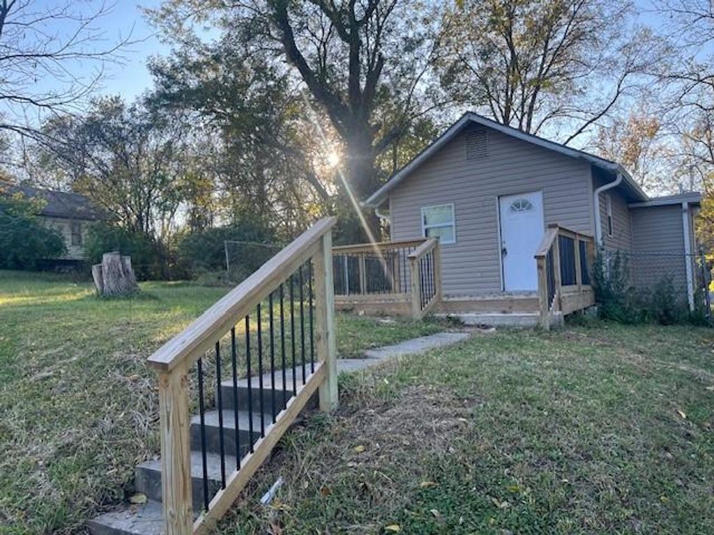 4208 Spruce Avenue, Kansas City, MO 64130