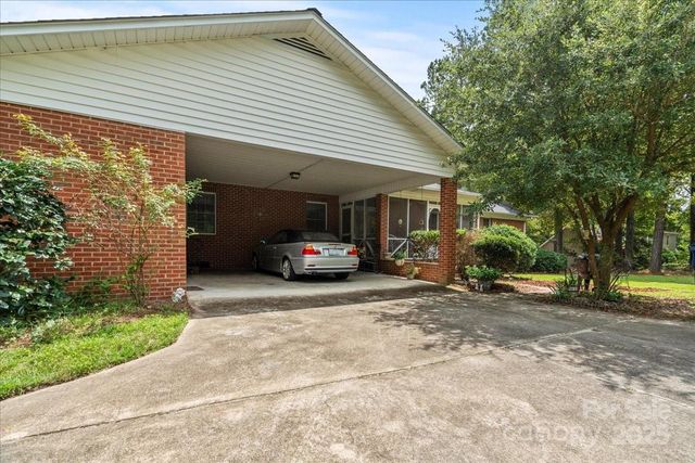 332 Ridge Road, Cheraw, SC 29520