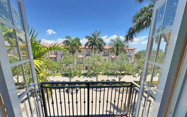 474 SW 147th Avenue, Pembroke Pines, FL 33027