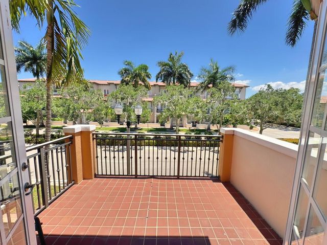 474 SW 147th Avenue, Pembroke Pines, FL 33027