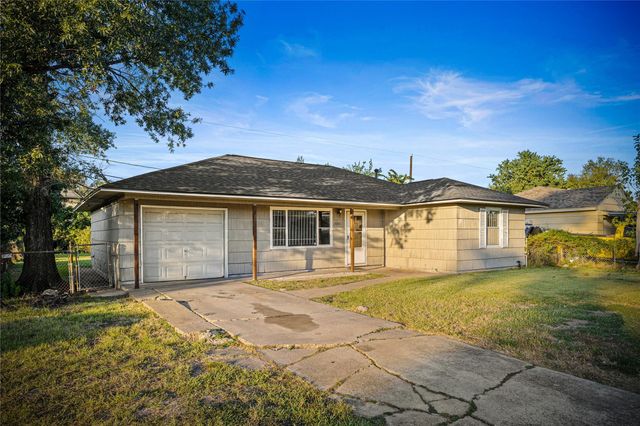 13001 Knollcrest Street, Houston, TX 77015