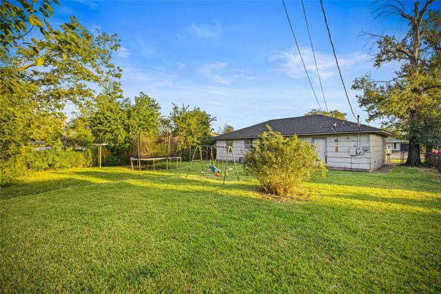 13001 Knollcrest Street, Houston, TX 77015