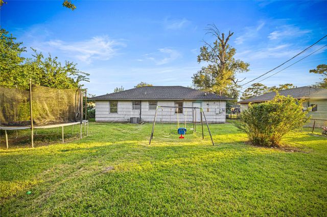 13001 Knollcrest Street, Houston, TX 77015