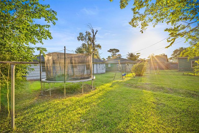 13001 Knollcrest Street, Houston, TX 77015