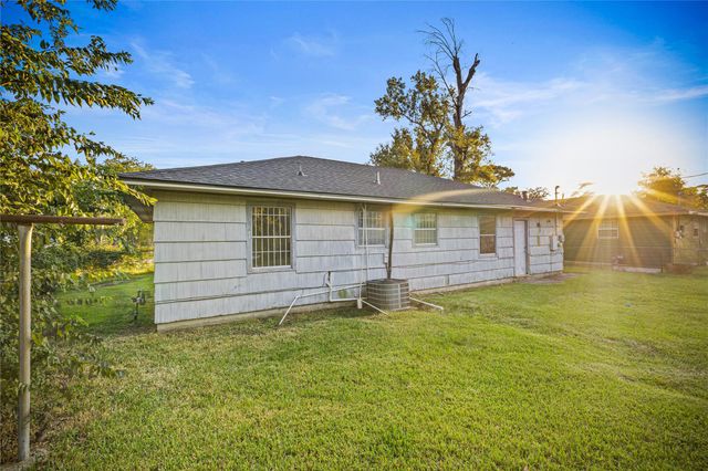 13001 Knollcrest Street, Houston, TX 77015