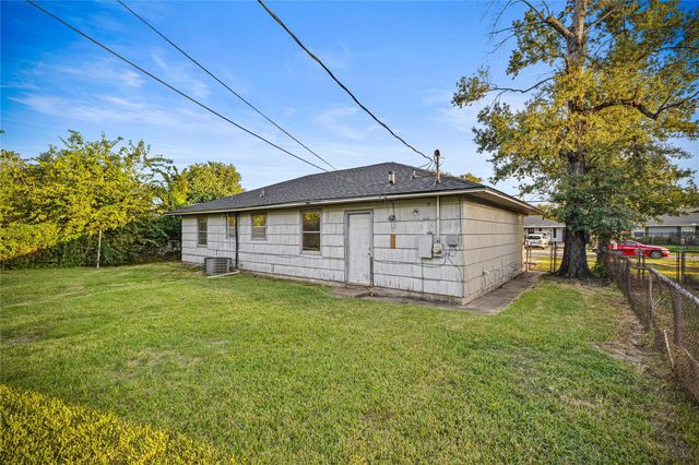 13001 Knollcrest Street, Houston, TX 77015