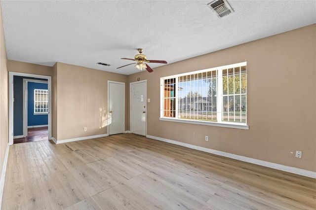 13001 Knollcrest Street, Houston, TX 77015