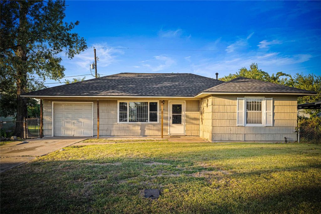 13001 Knollcrest Street, Houston, TX 77015