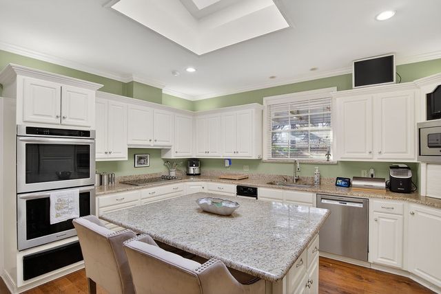 7230 Gilbert Drive, Shreveport, LA 71106