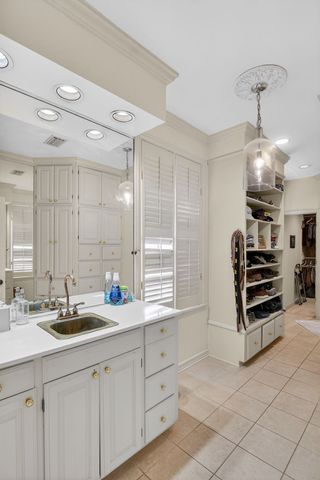 7230 Gilbert Drive, Shreveport, LA 71106