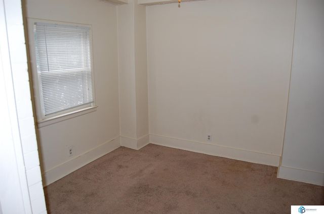900 S 18th Street, Lincoln, NE 68508