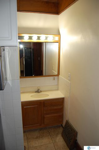 900 S 18th Street, Lincoln, NE 68508