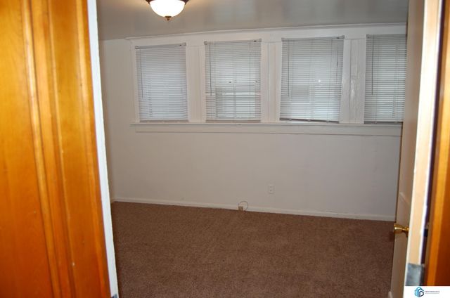 900 S 18th Street, Lincoln, NE 68508