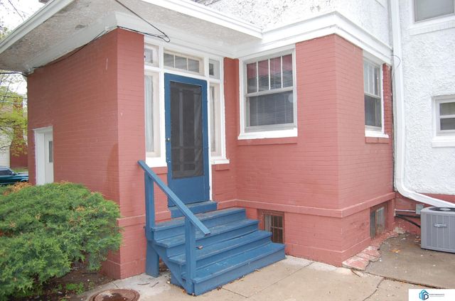 900 S 18th Street, Lincoln, NE 68508
