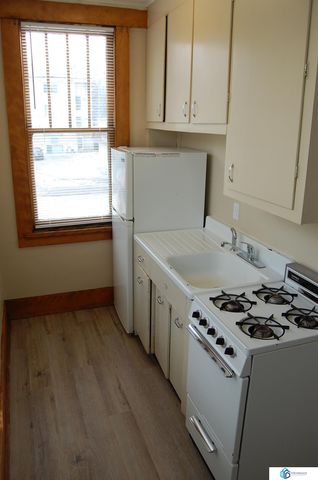 900 S 18th Street, Lincoln, NE 68508
