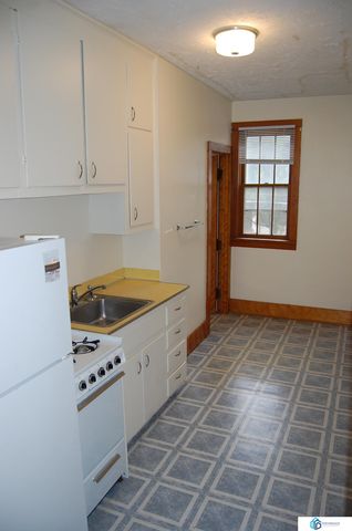 900 S 18th Street, Lincoln, NE 68508