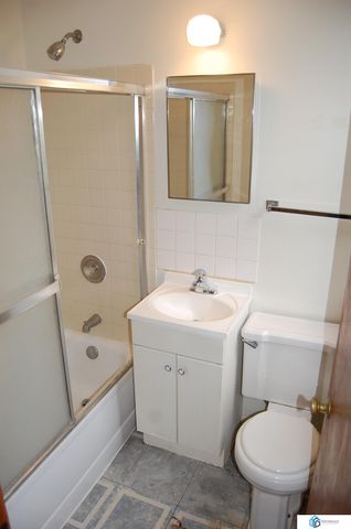 900 S 18th Street, Lincoln, NE 68508