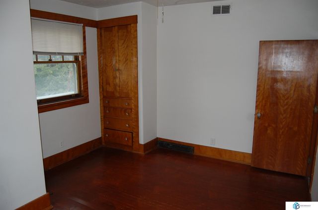 900 S 18th Street, Lincoln, NE 68508