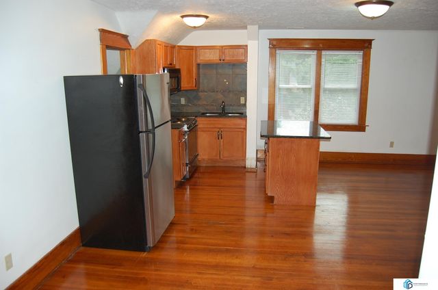 900 S 18th Street, Lincoln, NE 68508