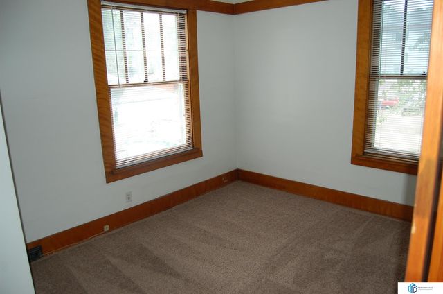 900 S 18th Street, Lincoln, NE 68508