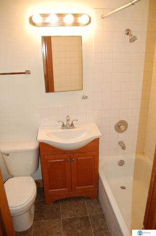 900 S 18th Street, Lincoln, NE 68508
