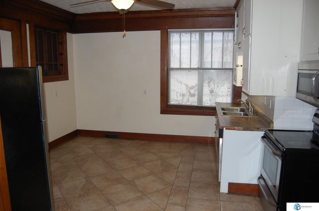 900 S 18th Street, Lincoln, NE 68508