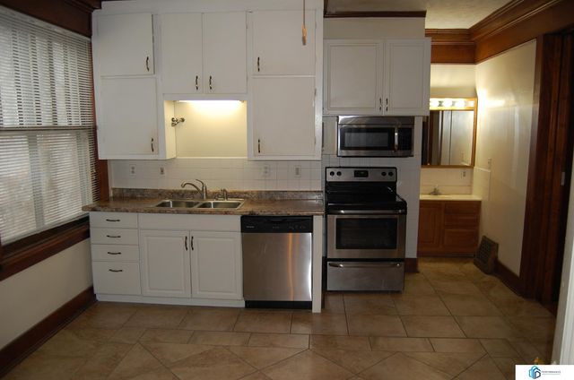 900 S 18th Street, Lincoln, NE 68508