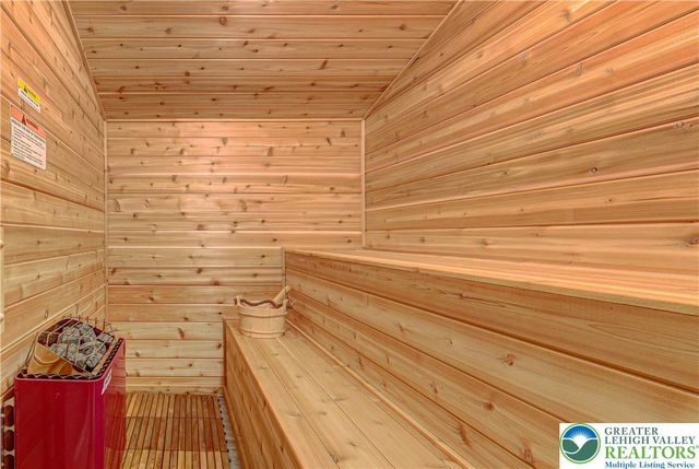 143 CATHLEEN Drive, Price Twp, PA 18302