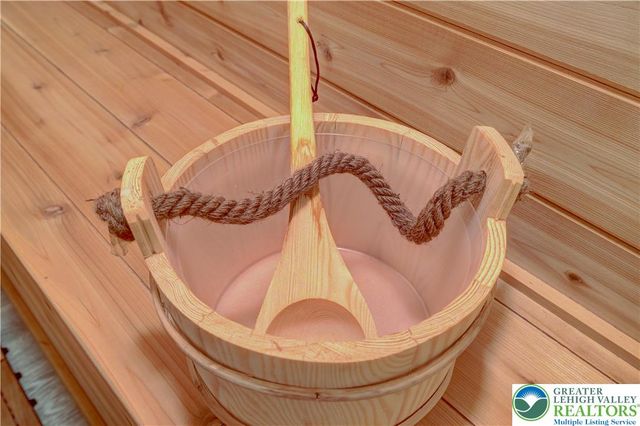 143 CATHLEEN Drive, Price Twp, PA 18302