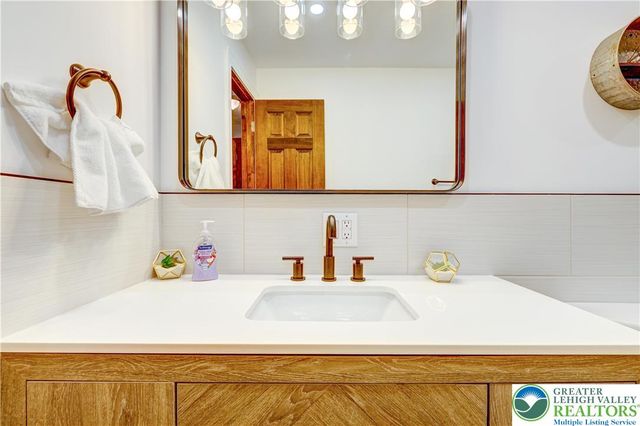 143 CATHLEEN Drive, Price Twp, PA 18302