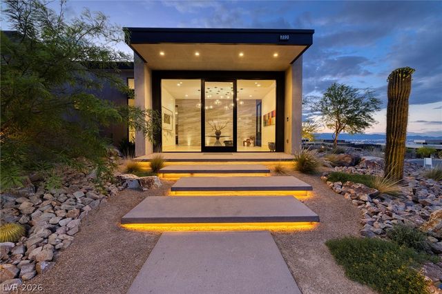 712 Dragon Peak Drive, Henderson, NV 89012