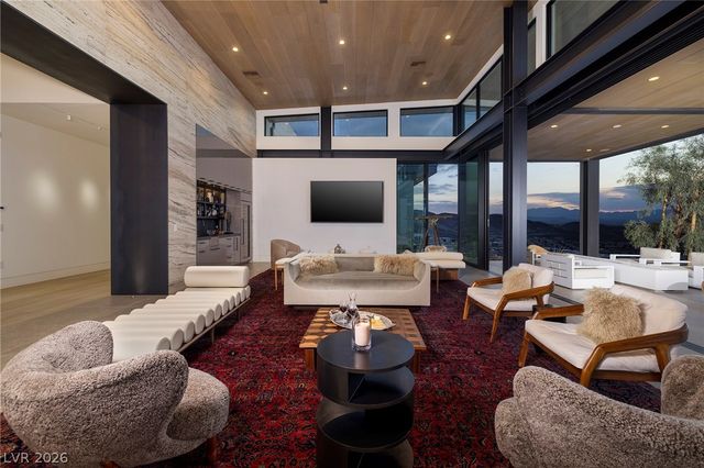 712 Dragon Peak Drive, Henderson, NV 89012