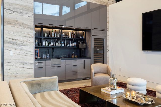 712 Dragon Peak Drive, Henderson, NV 89012