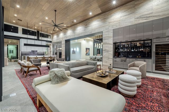 712 Dragon Peak Drive, Henderson, NV 89012