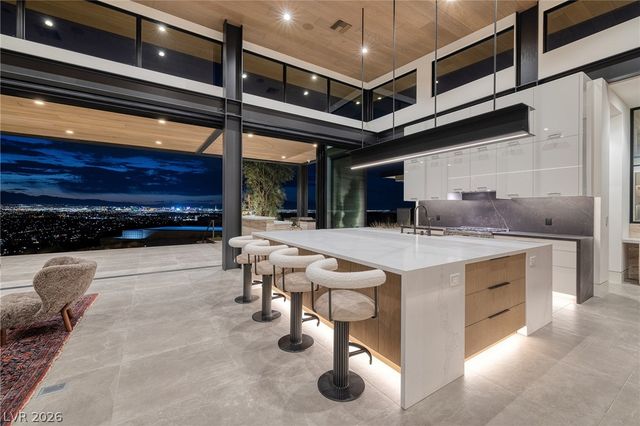 712 Dragon Peak Drive, Henderson, NV 89012