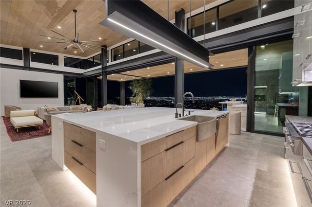 712 Dragon Peak Drive, Henderson, NV 89012