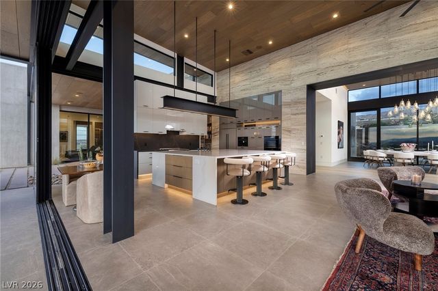 712 Dragon Peak Drive, Henderson, NV 89012