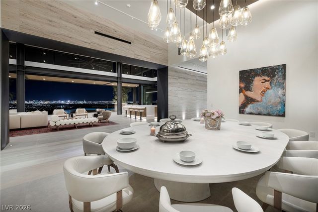 712 Dragon Peak Drive, Henderson, NV 89012