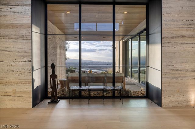 712 Dragon Peak Drive, Henderson, NV 89012